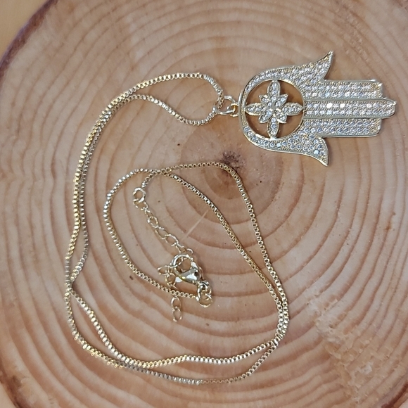 Mandala gold plated Hamsa necklace - Picture 2 of 3